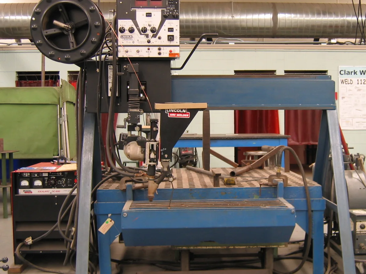 Submerged arc welding equipment