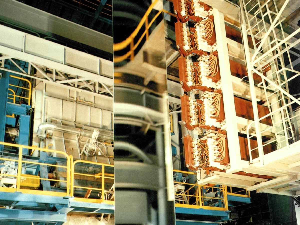 Hot dip galvanizing zinc pot and steel strip